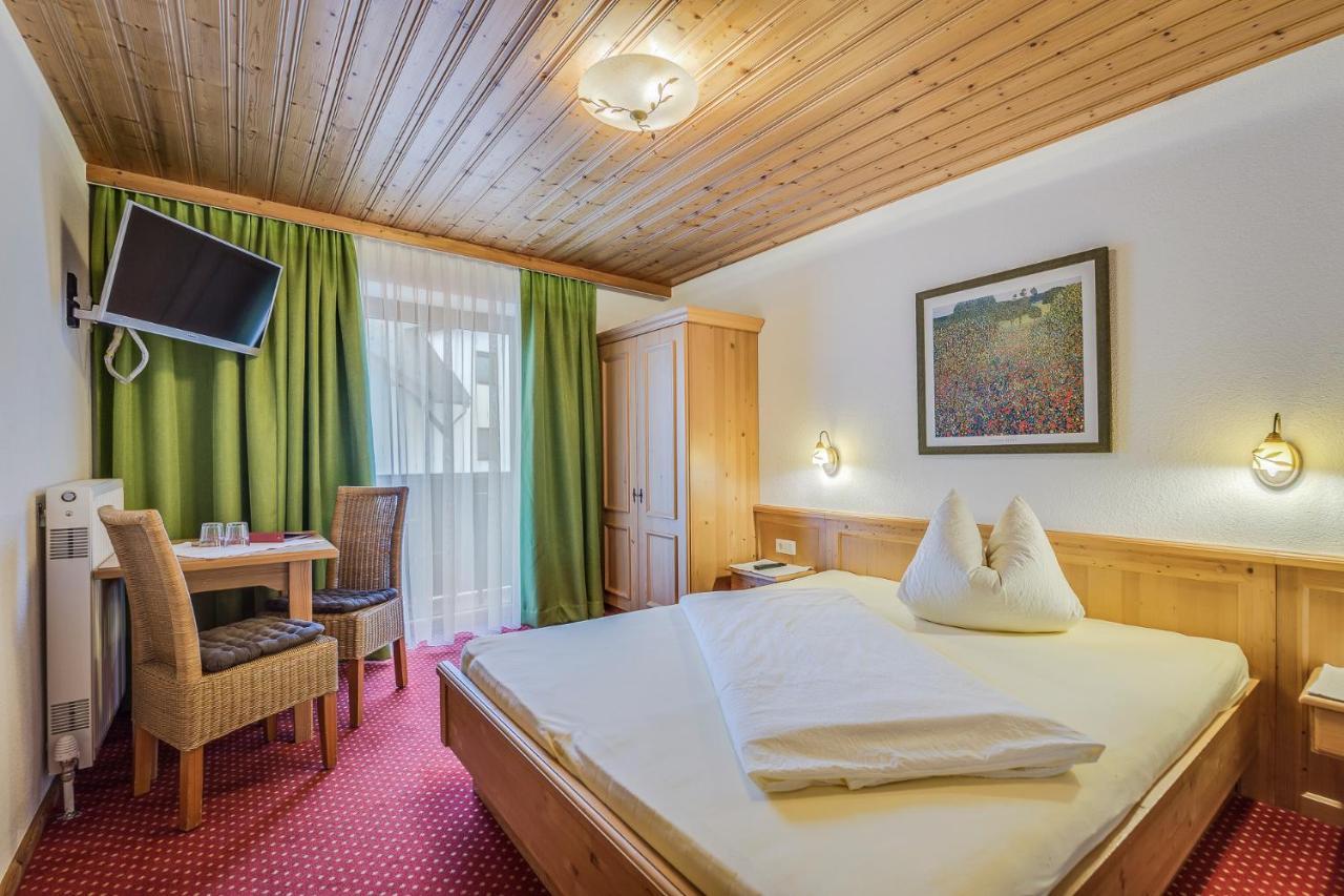Restaurant Gaestehaus Wiesenheim Uderns Extérieur photo
